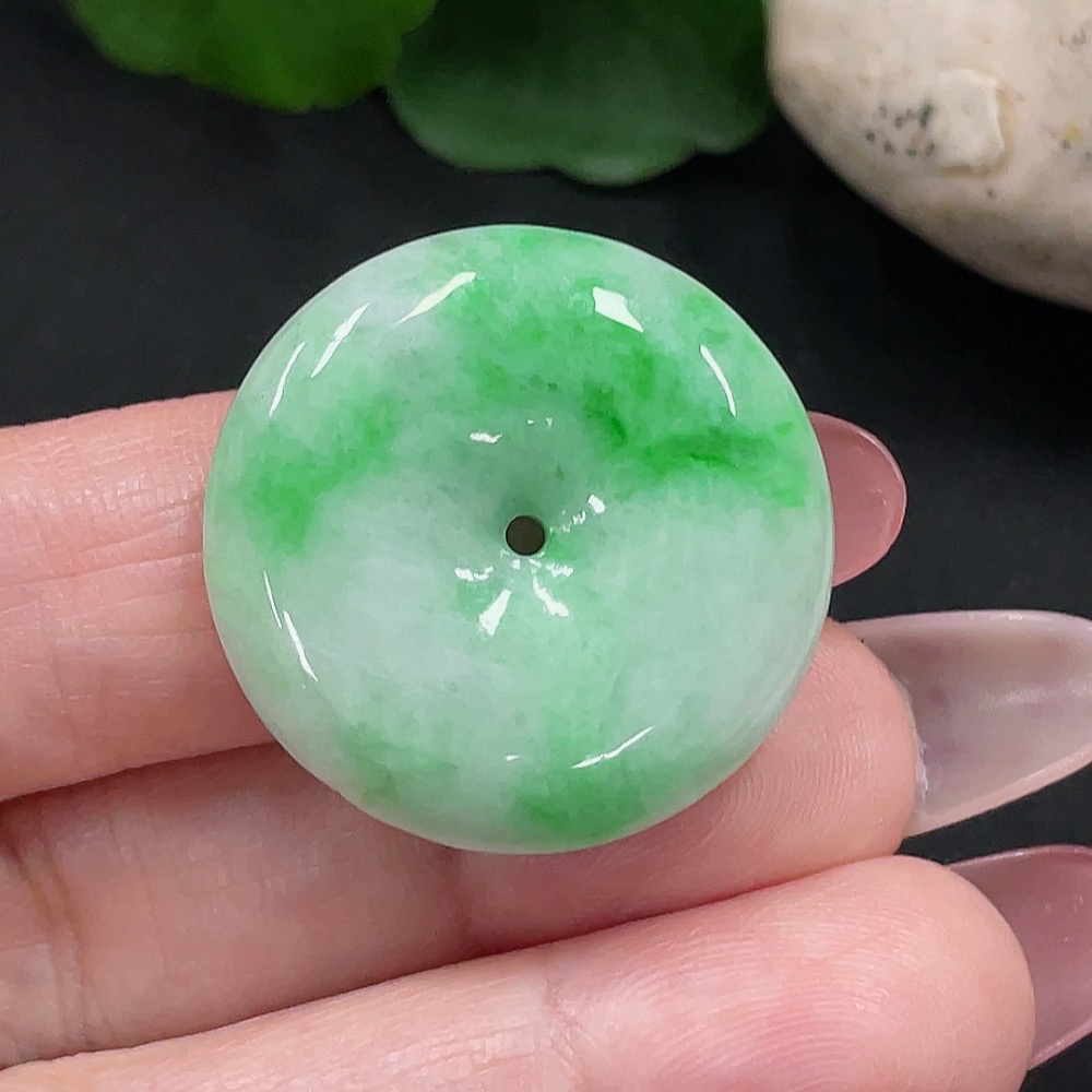 F34032885 Jadeite Peace Knot Pendant Total Weight Approx. 8.06g