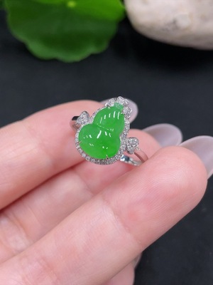 F32708958 Jadeite Inlaid Ring Size 14 18K Gold Total Weight Approx. 2g (with Diamond Accents)