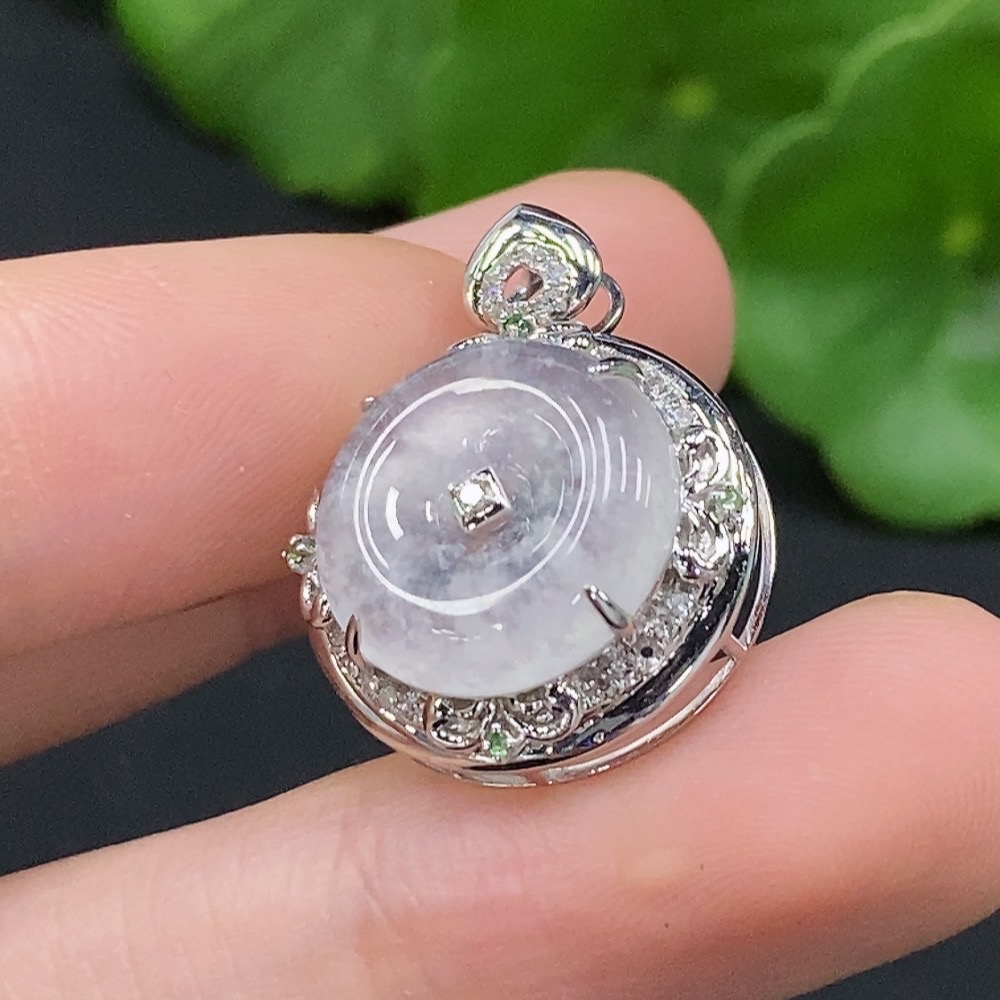 F33927078 Jadeite inlaid pendant 18K gold total weight about 3.03g