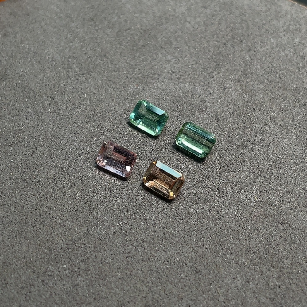 C30510700 Tourmaline Rough Stone Total Weight Approx. 3.79ct