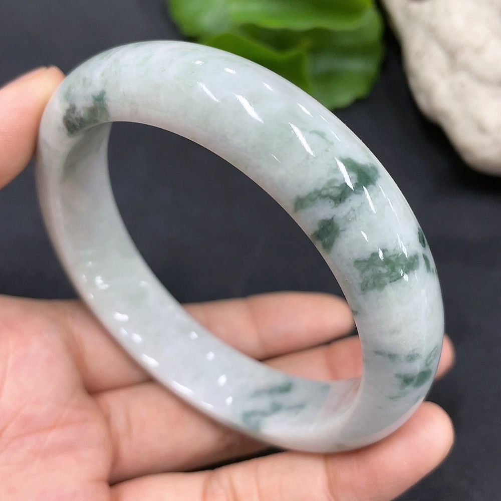 F17898423 Jadeite Regular Bangle, Loop Size 58.7, Containing Other Mineral Components, Total Weight 67.922g