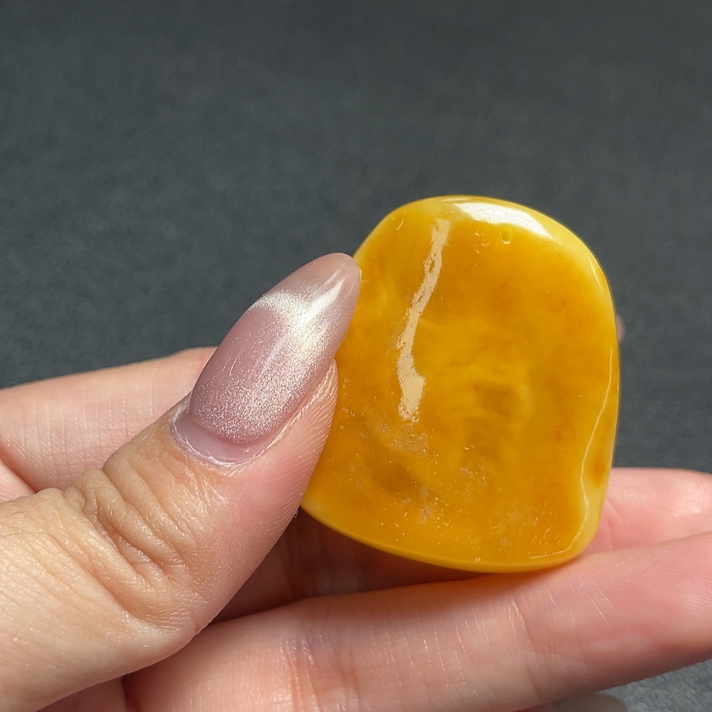 C35095802 Amber Bee Wax Pendant with Colorless Coating, Total Weight Approx. 12.42g