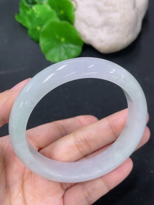 F46550853 翡翠正圈手镯 圈口54.5mm 货品总约重48.98g