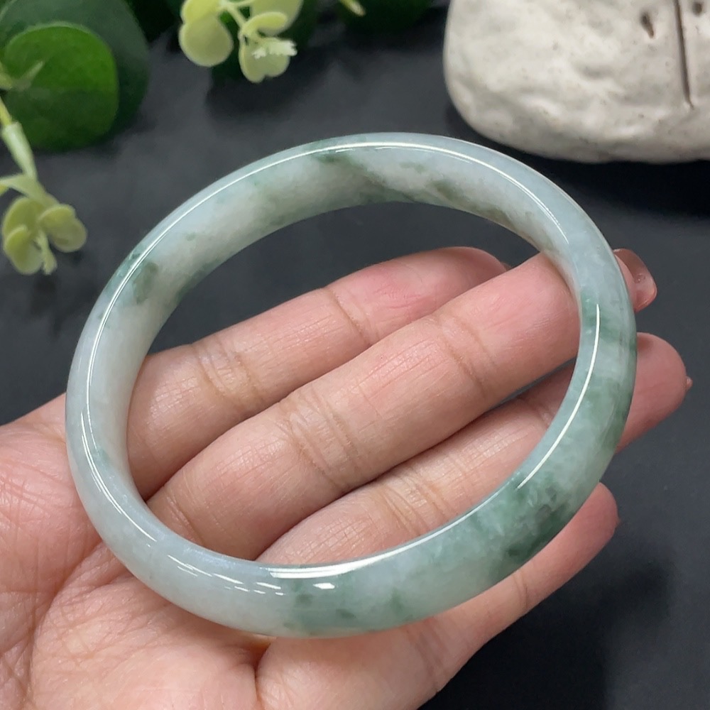 F13445348 Jadeite Regular Bangle 59.5 Loop Size