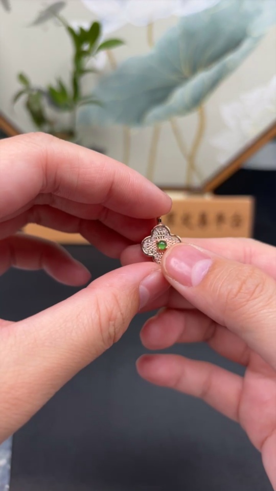 F33886390 Jadeite Inlaid Pendant Non-Gold Total Weight Approx. 1.85g