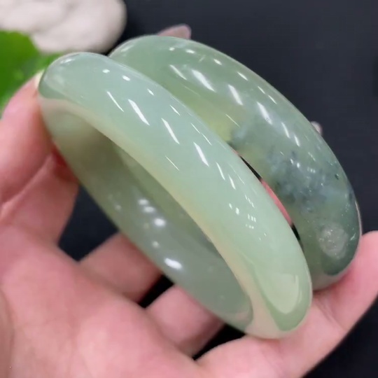 H30490679 Xiuyan Jade (Serpentine Jade) Regular Bracelet