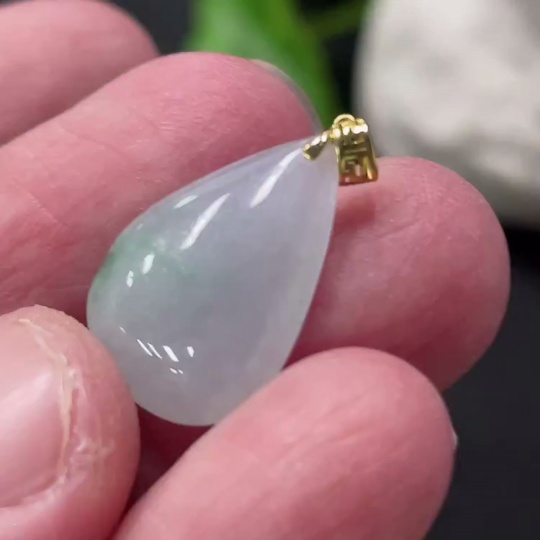 F35107990 Jadeite Waterdrop Pendant with 18K Gold Clasp, Total Weight Approx. 1.56g