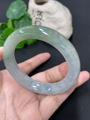 F42954965 翡翠圆条手镯 圈口54 货品总重约70.4克