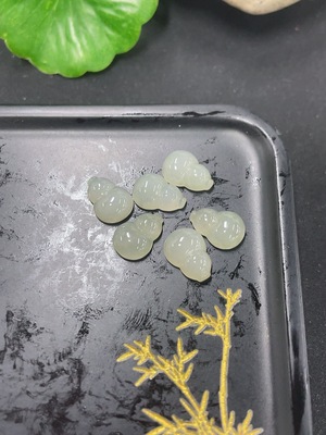 F46566193 翡翠葫芦镶嵌件一手走 货品总重量约3.3克（含小袋子）