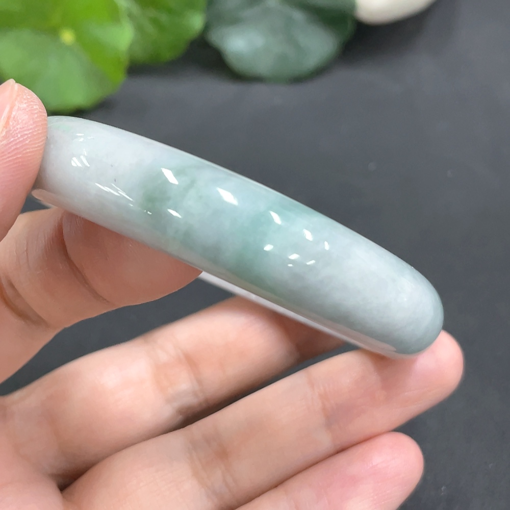 F13483268 JadeiteConcubine Bracelet, Loop Diameter 53.3, Total Weight 41.743g