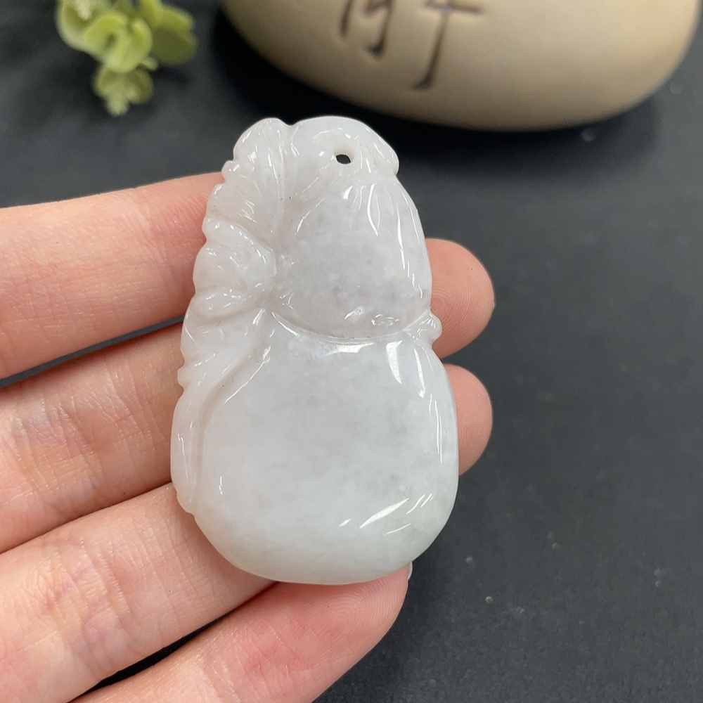 F10123408 Jadeite Pendant Gourd