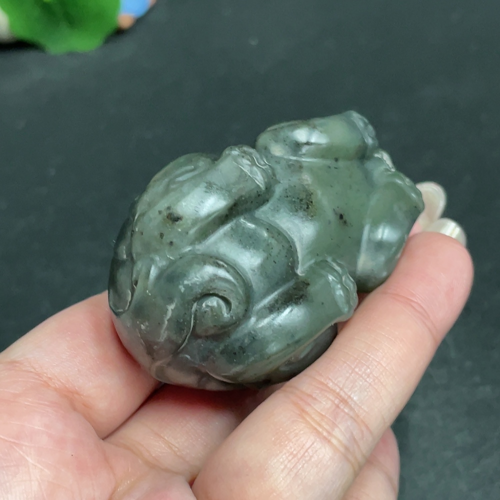 H30551787 Hetian Jade Handheld Carving - Auspicious Beast - Contains Other Mineral Components, Total Weight Approx. 114.3g