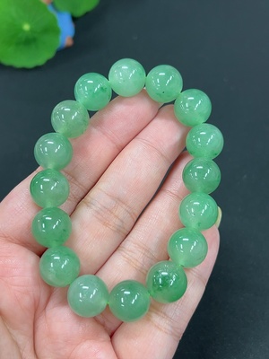 H42979737 非洲翠(独龙玉)手串 卡11.9mm左右 货品总重约40.5g