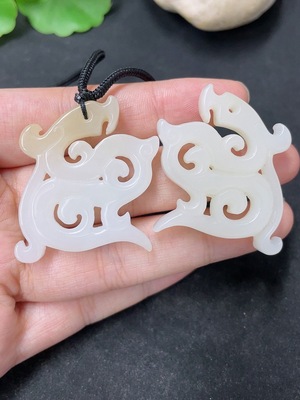 H46576473 和田玉挂件  仿古件    货品总重约（含绳）27g