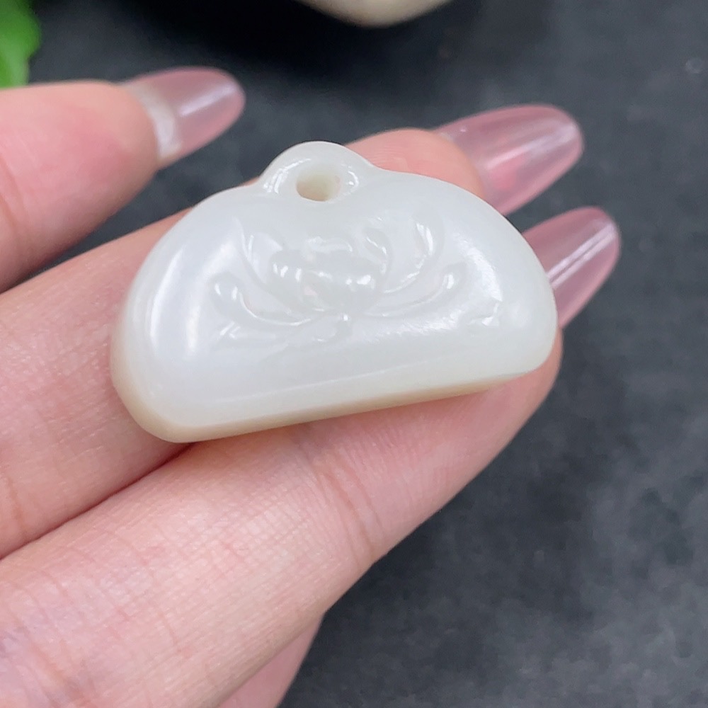 H34959694 Hetian Jade Pendant - Prosperity in Full Bloom