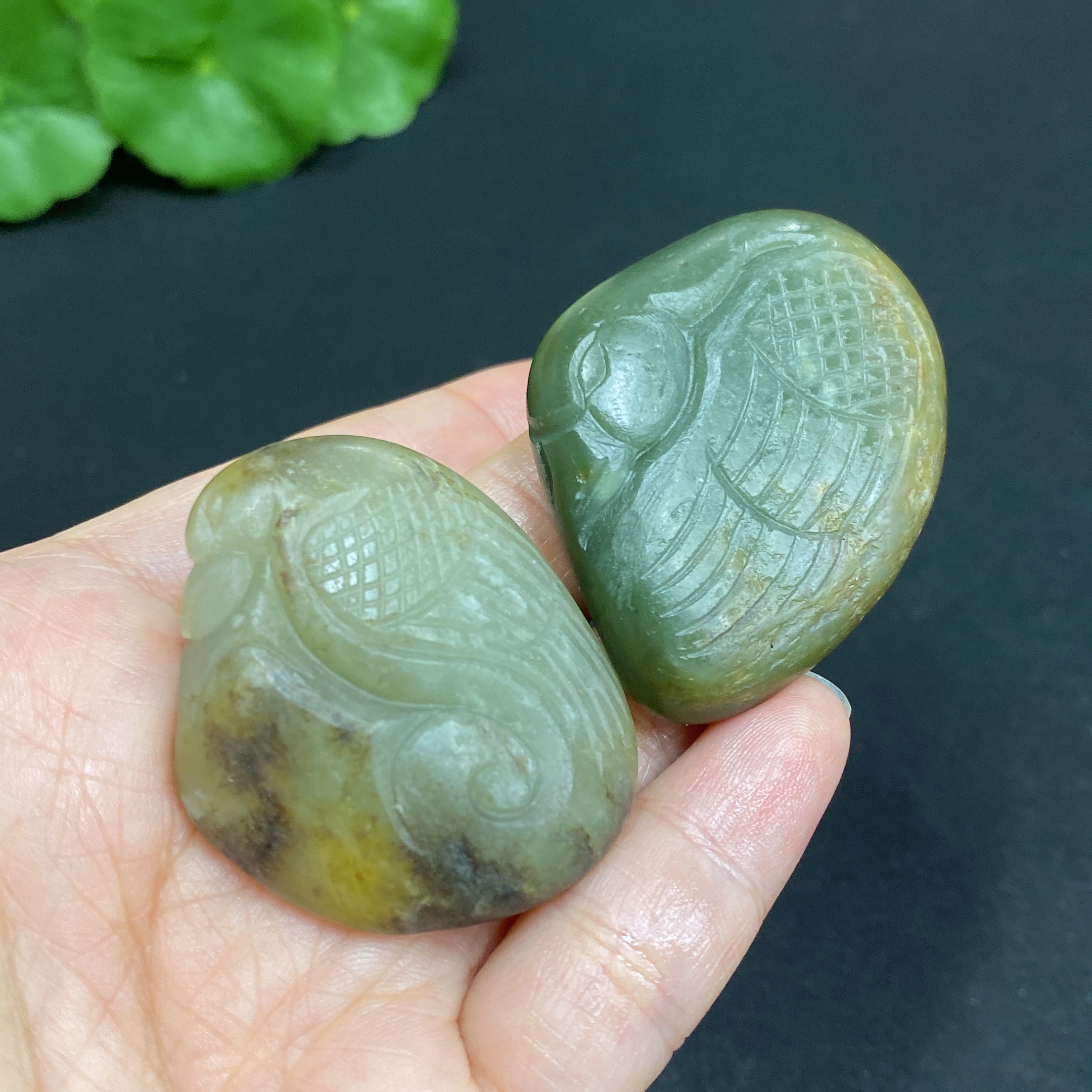 H31692899 Hetian Jade Pendant    Parrot    Swan    Total Weight Approx. 50.9g    Undetermined Skin Color Origin