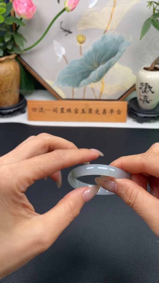 F31684588 Jadeite regular bangle, size 46, total weight approximately 20.3g