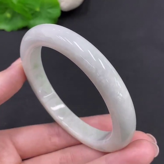 F28190016 Jadeite Natural Circle Bangle