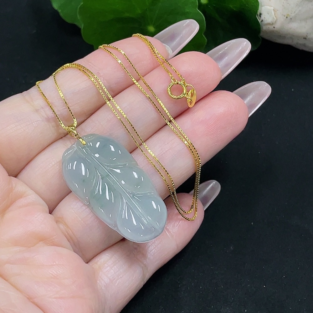 F34068794 Jadeite Leaf Pendant with 18K Gold, Non-Gold Chain, Total Weight Approx. 3.9g (Excluding Chain)