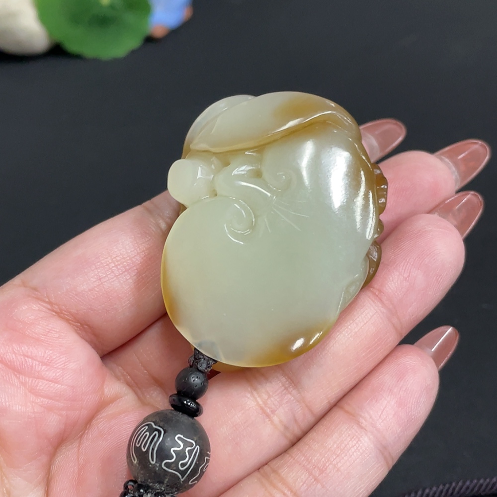 H35101254 Hetian Jade Pendant: Turning Fortunes with the Ox