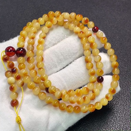 C33891810 Amber Beeswax Bead Strand with Partial Visible Repairs, Total Weight Approximately 12g, Size About 5.3mm