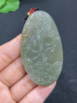 H46530982 和田玉挂件   大展宏图    货品总重约（含绳）25.5g    皮色成因未定   配珠非和田玉
