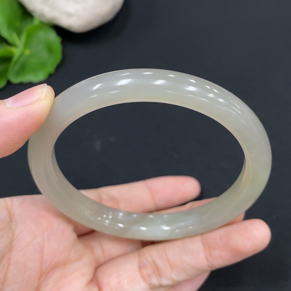 H29412400 Hetian Jade Round Bangle 58.7mm 35.2g