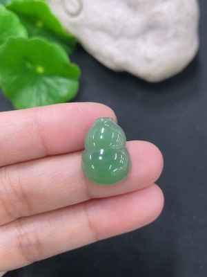 F46551406 翡翠镶嵌件葫芦 货品总约重1.76g