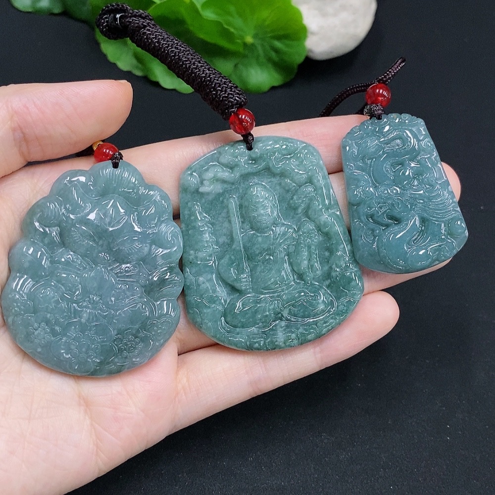F30555576 Jadeite Pendant with Non-Jadeite Beads