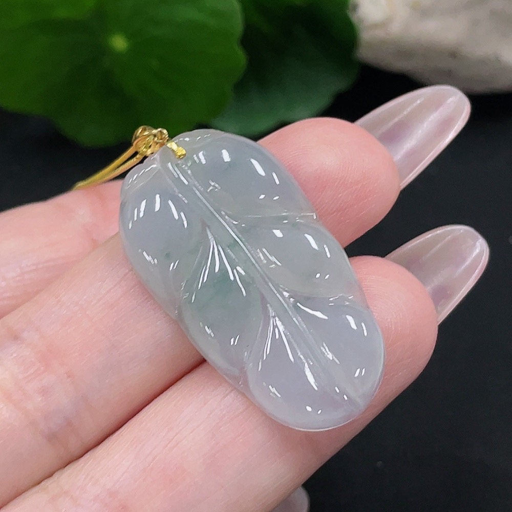 F34068794 Jadeite Leaf Pendant with 18K Gold, Non-Gold Chain, Total Weight Approx. 3.9g (Excluding Chain)