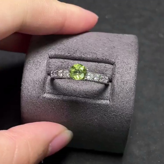 C29384552 Peridot Ring Non-Gold Setting Adjustable Size Total Weight Approx.1.7g Stone Size Approx.5mm