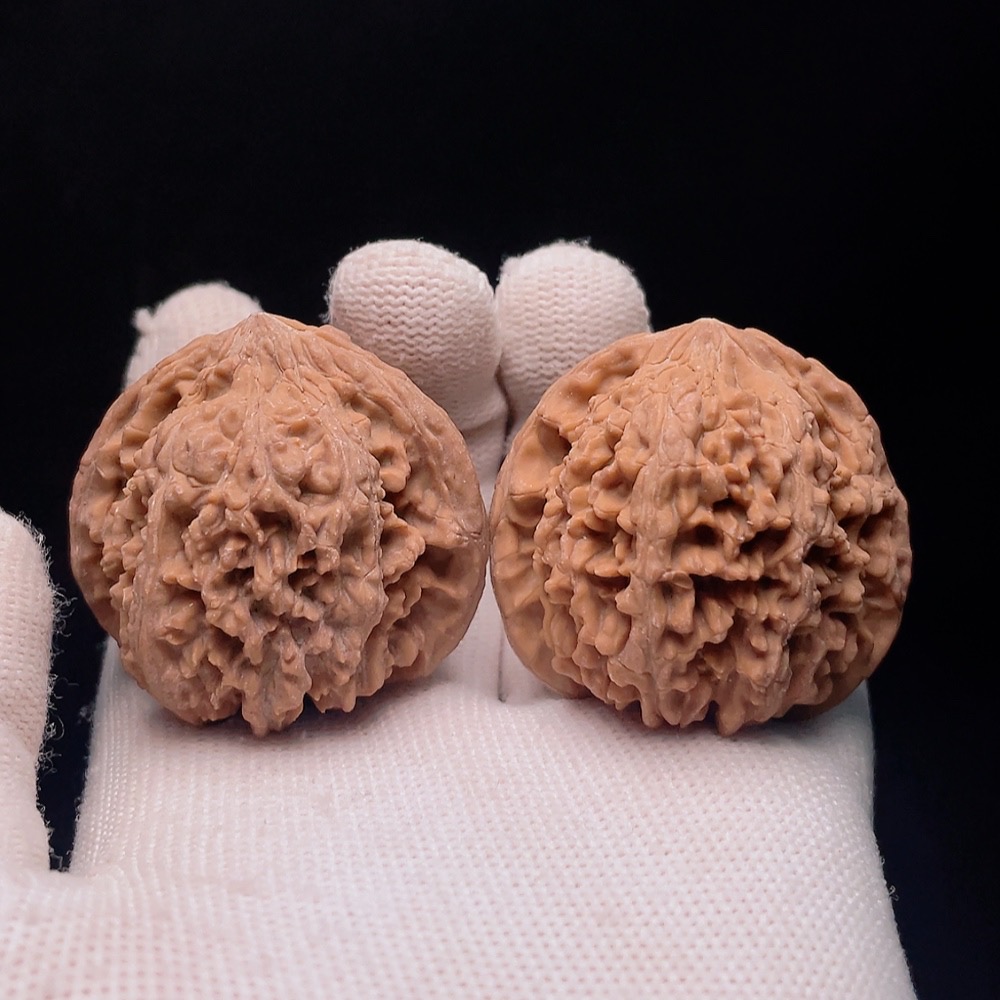 W32766043 Walnut, total weight about 45.1g, size about 41.2mm