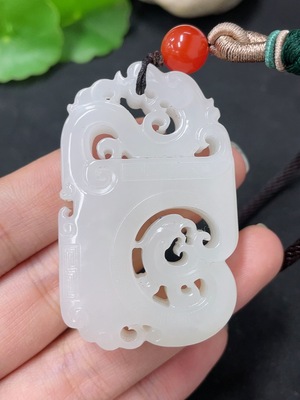 H46503159 和田玉挂件   仿古件   货品总重约（含绳）41.6g