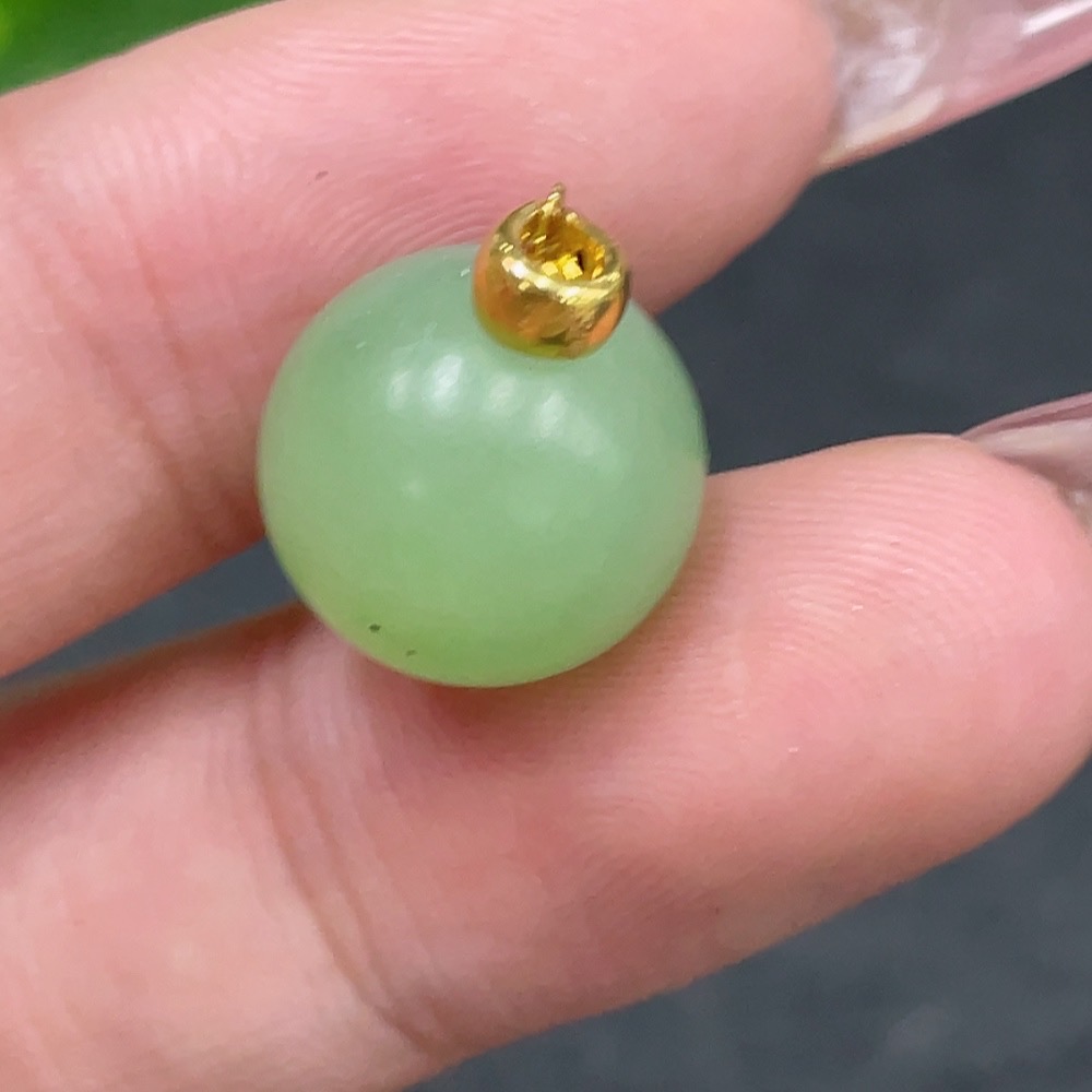 H34959331 Hetian Jade Bezel Pendant with Bead Inlay, Approx. 12mm, Suspected Gold-Plated, Total Weight Approx. 2.7g