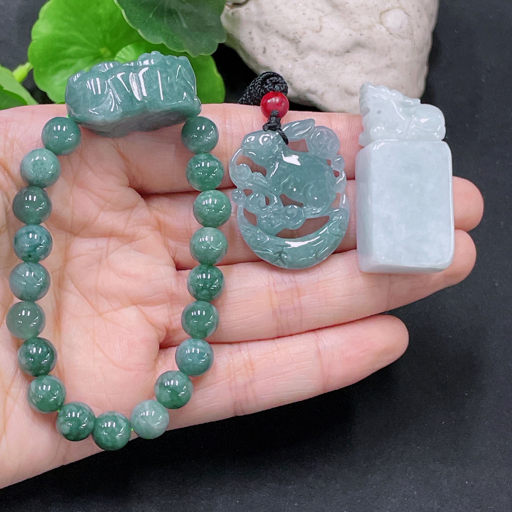 F33918726 Jadeite Pendant + Bracelet Approx. 8.1mm Beads Non-A
