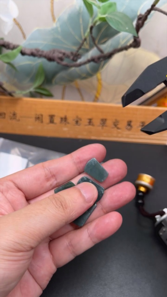 F34967389 Jadeite Pendant Sell as a Lot