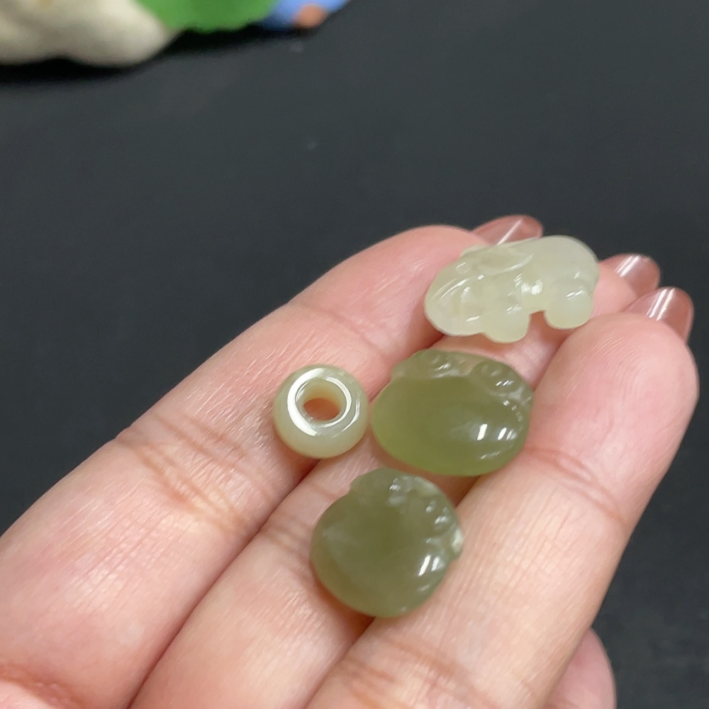 H34005028 Hetian Jade Pendant Total Weight Approx. 6.4g