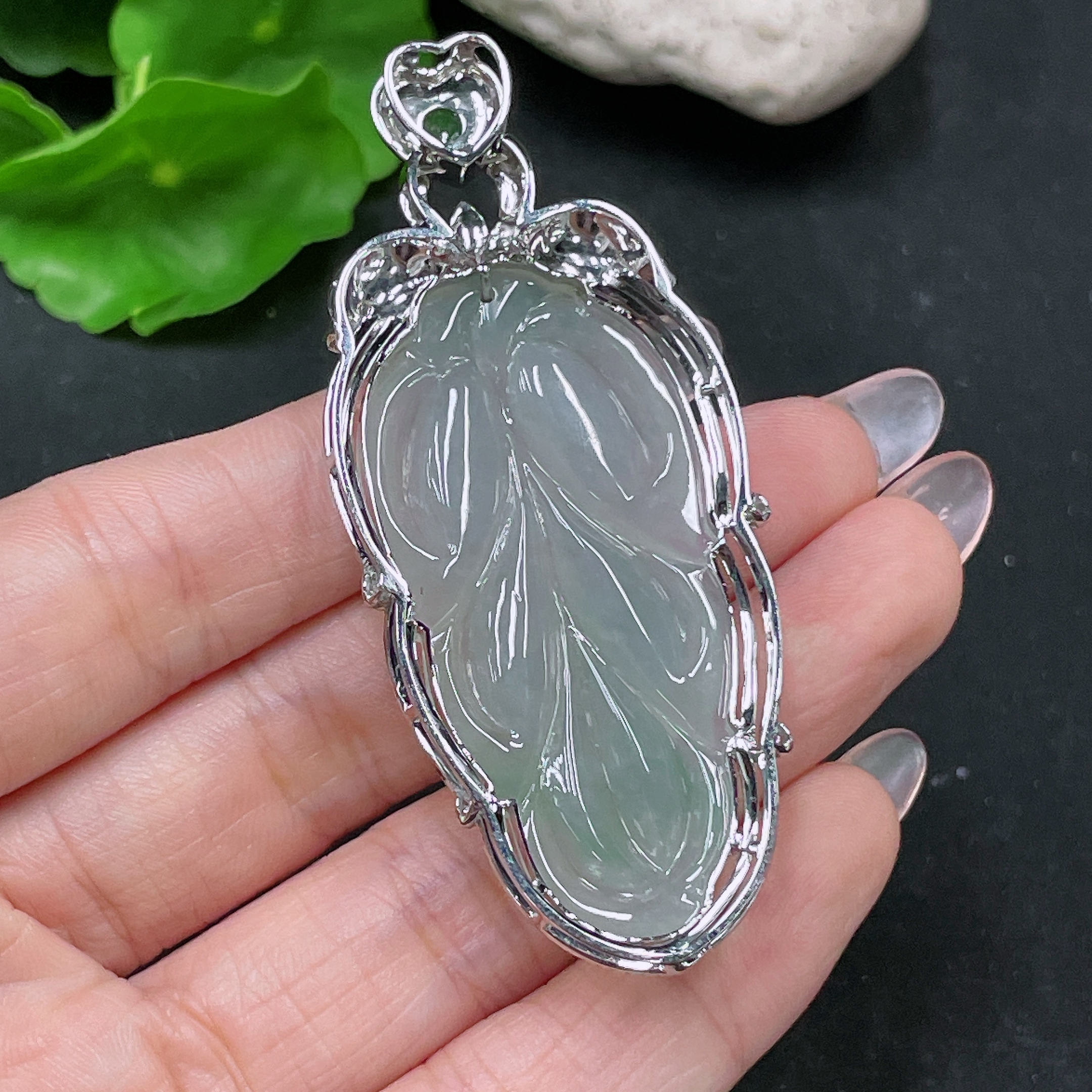 F34045788 Jadeite Leaf Inlay with 18k Gold and Diamond Accents, Total Weight Approx. 18.94g