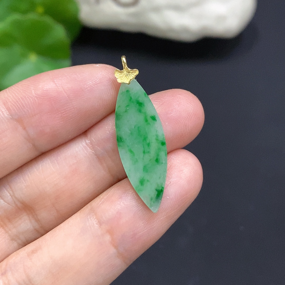 F30568606 Jadeite Pendant with 18K Gold Bail, Total Weight Approx. 1.2g