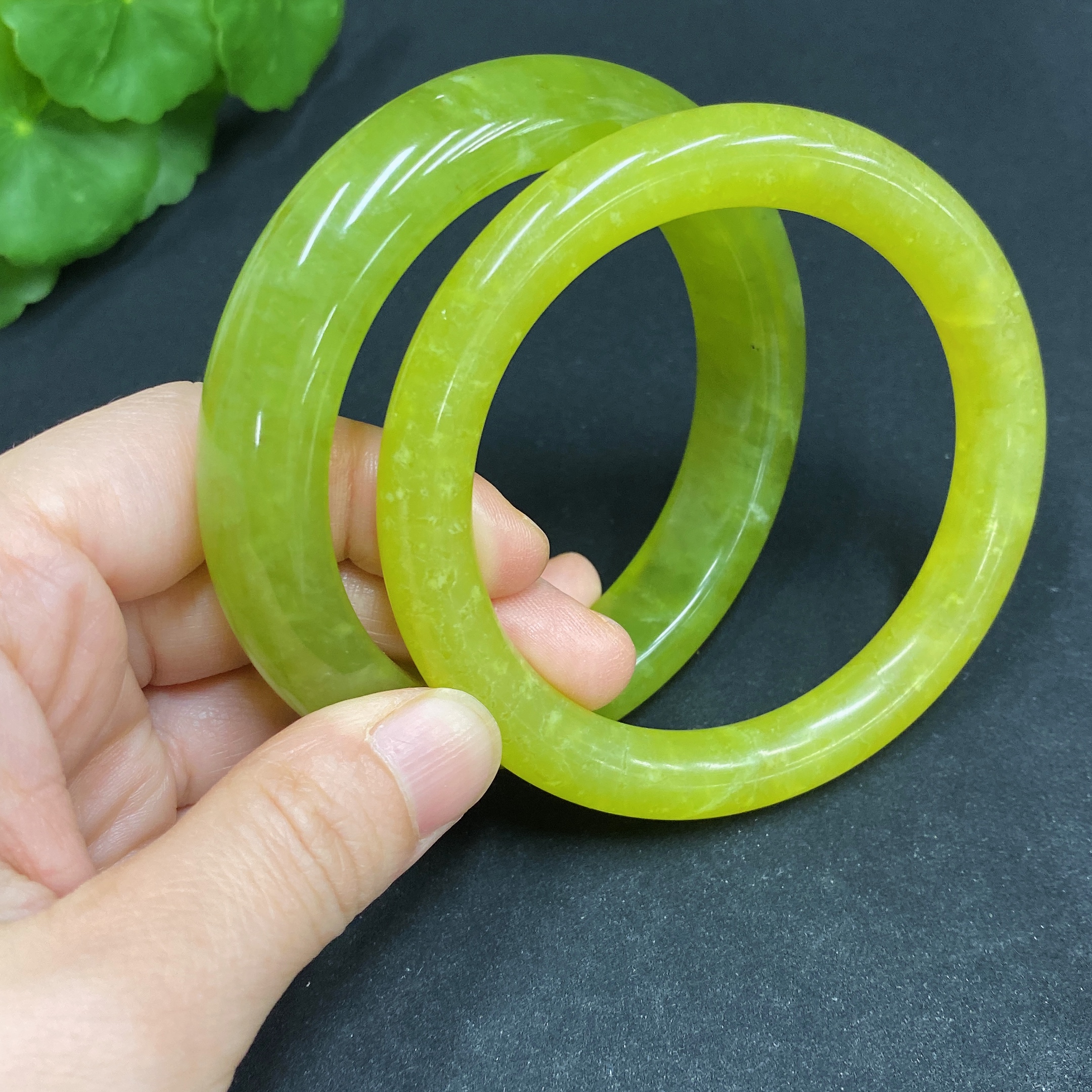 H30465697 Xiuyu (Serpentine Jade) Regular/Round Bangle