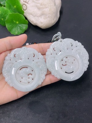 F46568694 翡翠挂件 一手走