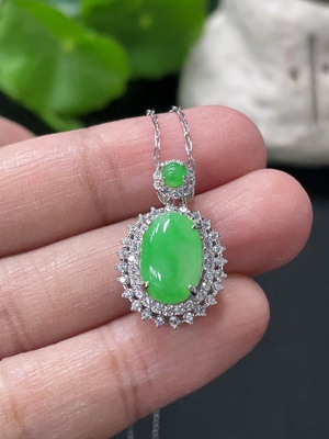 F35080252 Jadeite cabochon inlaid pendant, non-gold setting, total weight approx. 3.42g