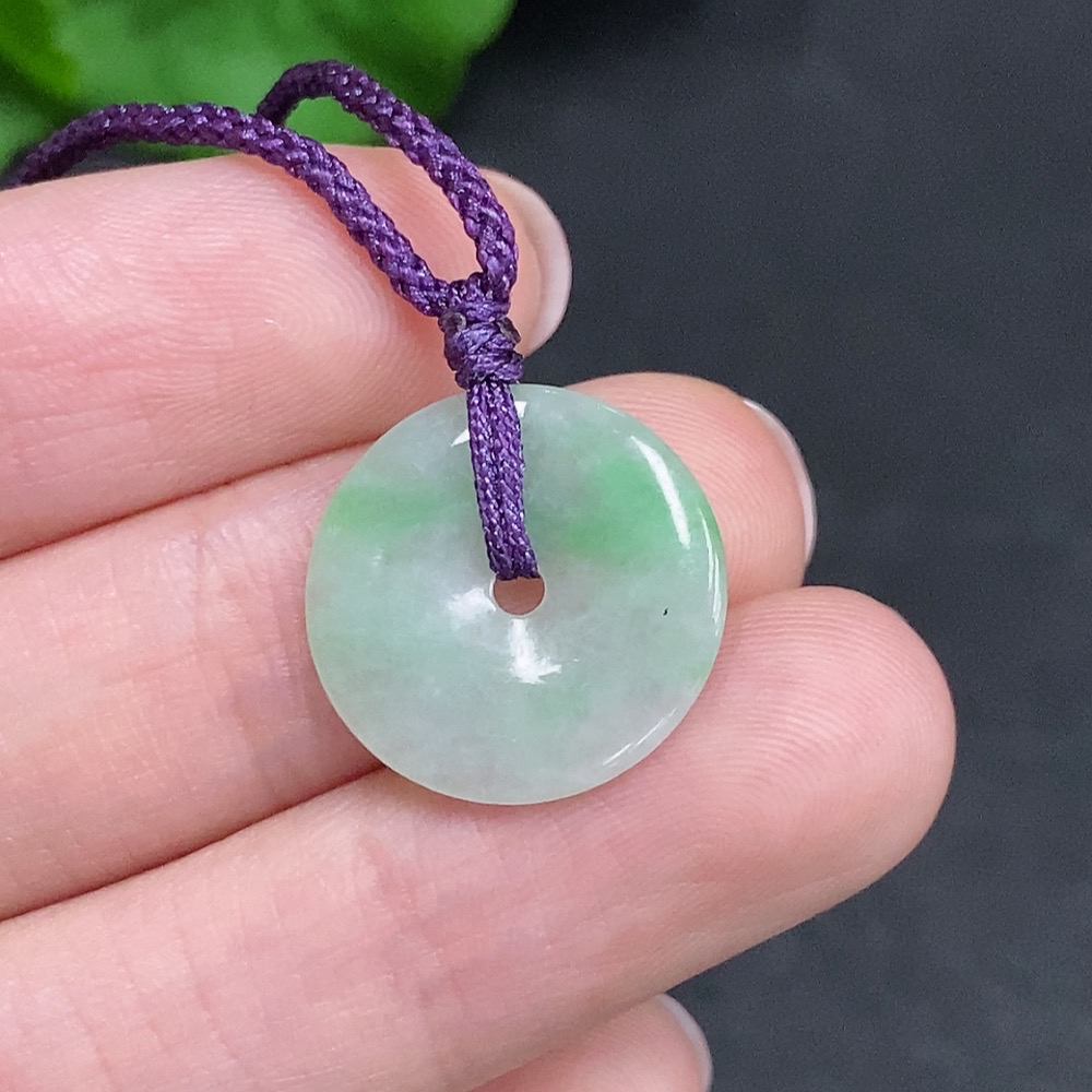 F34967480 Jadeite Peace Knot with a total weight of approximately 1.8 grams (including rope weight)