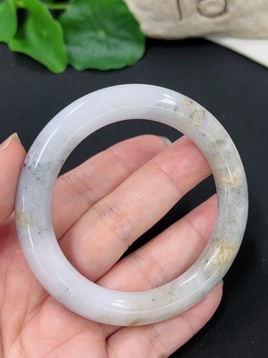 F46545591 翡翠圆条手镯 圈口52mm 货品总约重47.52g （修补）