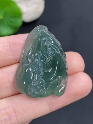 F42968297 翡翠年年有余挂件 货品总重量约12.5克