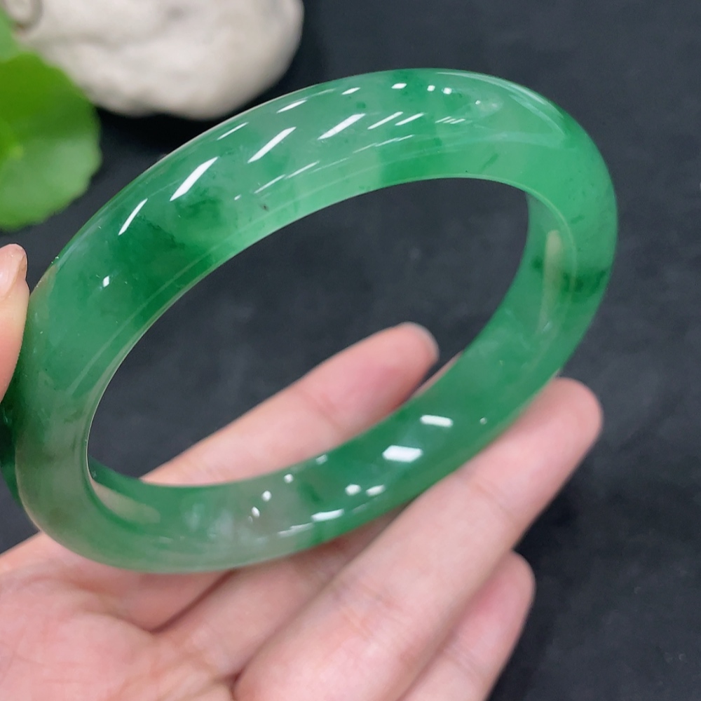 H31581423 African Emerald (Dulong Jade) Round Bracelet