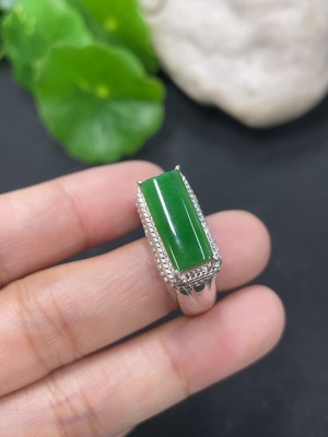 F46551448 翡翠镶嵌件 非金 货品总约重12.1g