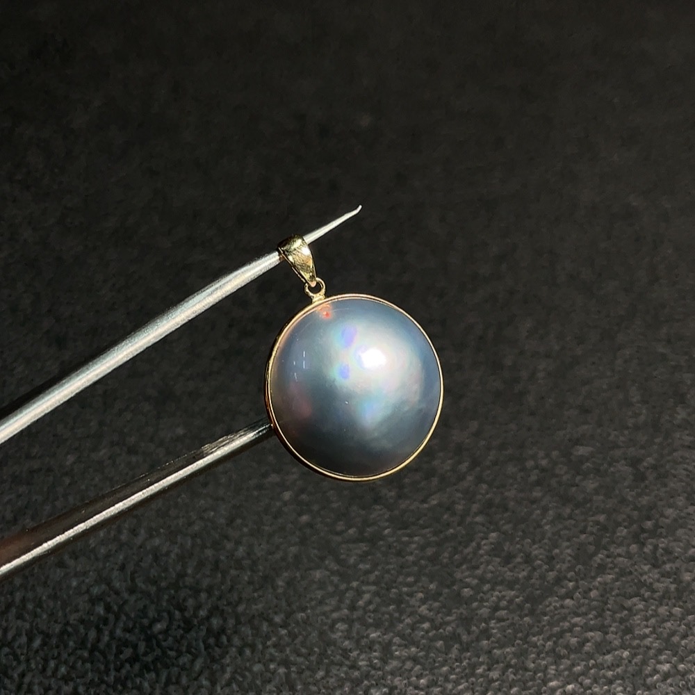 C30469160 Composite Seawater Pearl Pendant with 18K Gold Mounting, Card Size Approx. 14.9mm, Total Weight Approx. 2.44g, Color Origin Undetermined