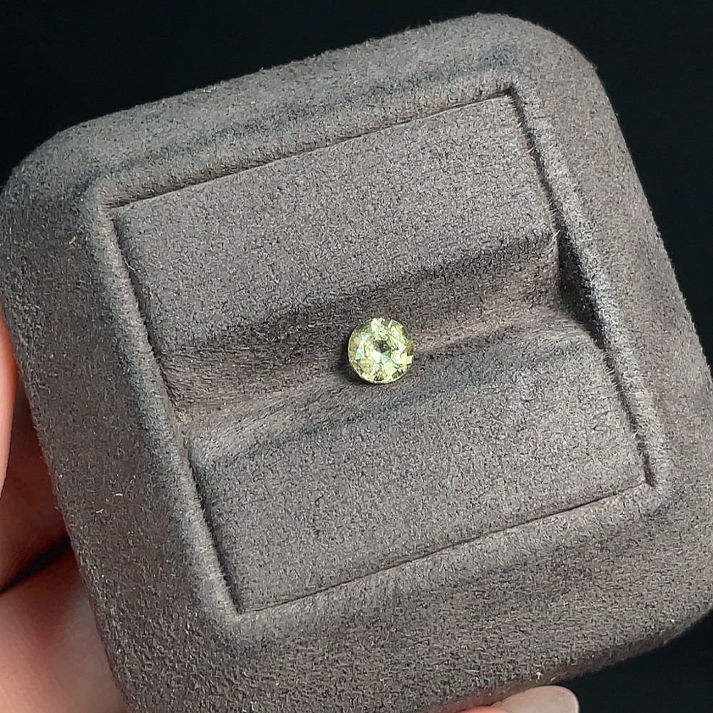 C34953013 Beryl Rough Stone, Color Origin Undetermined, Total Weight Approximately 0.55 Carats