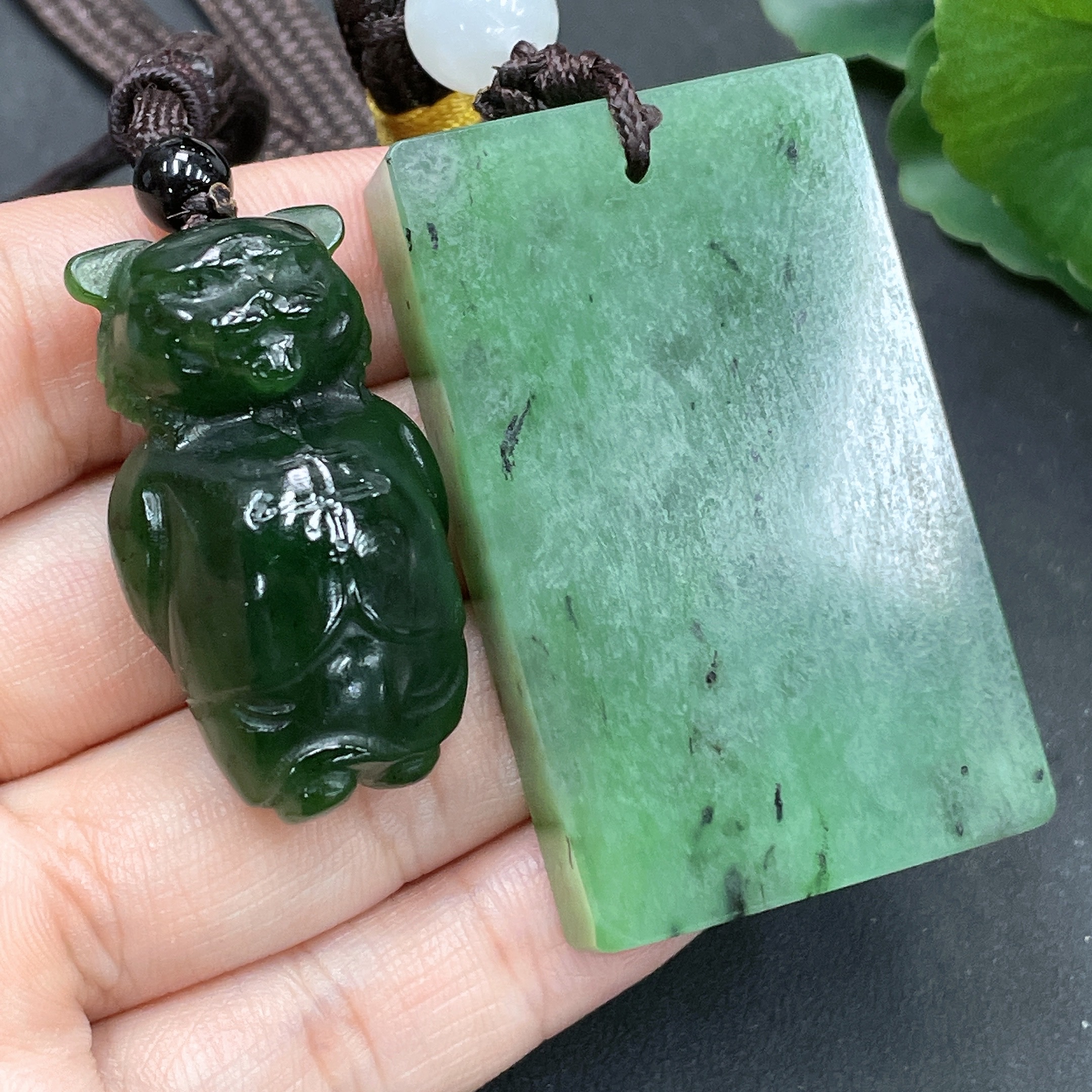 H17879450 Hetian Jade Pendant - Plain Pendant with Tiger, Total Weight Approx. 67.4g (incl. Cord)